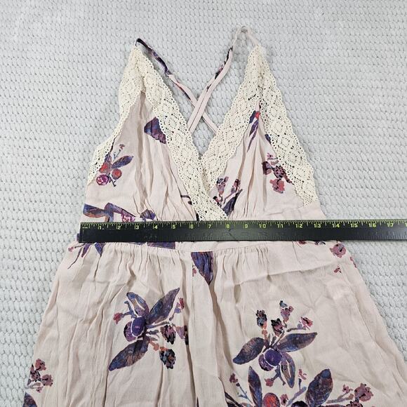 Get Lucky Los Angeles Romper Womens Small Open Back Floral Crochet Shorts Jumper - Picture 3 of 6